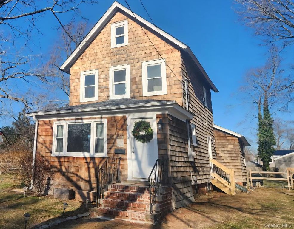 243 Locust Avenue, Babylon, NY 11702