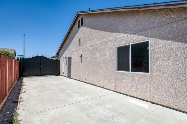 3308 N Gregory Avenue, Fresno, CA 93722
