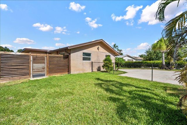 260 JENNINGS Avenue 262, Greenacres, FL 33463