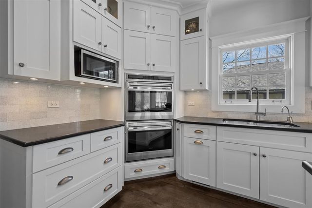 2269 Saint Johns Avenue, Highland Park, IL 60035