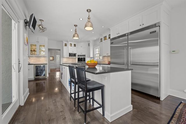 2269 Saint Johns Avenue, Highland Park, IL 60035