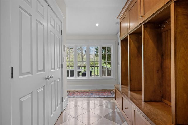 2269 Saint Johns Avenue, Highland Park, IL 60035