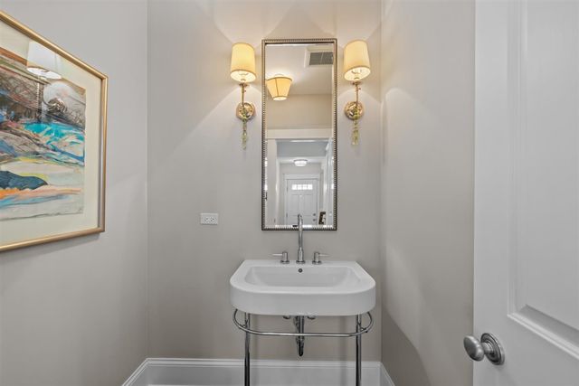 2269 Saint Johns Avenue, Highland Park, IL 60035
