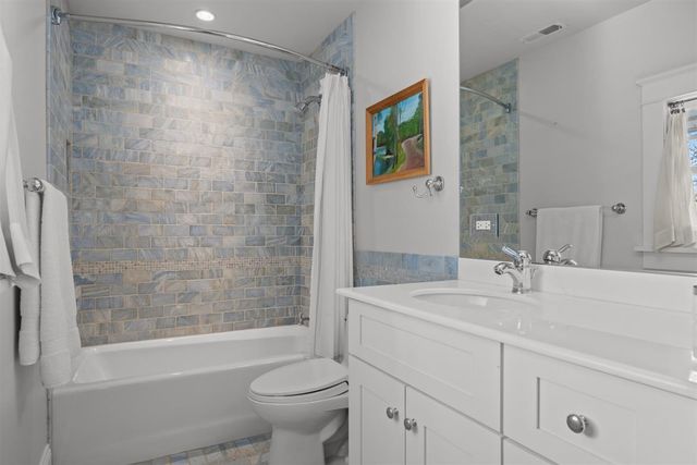 2269 Saint Johns Avenue, Highland Park, IL 60035