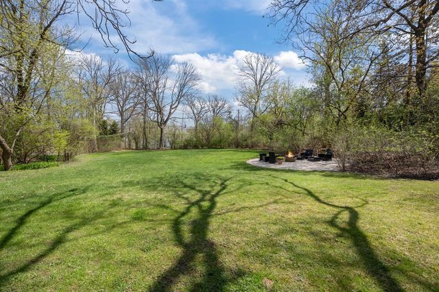 2269 Saint Johns Avenue, Highland Park, IL 60035