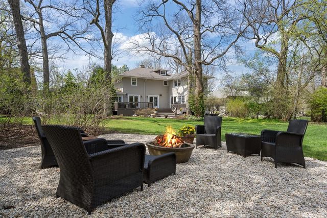 2269 Saint Johns Avenue, Highland Park, IL 60035