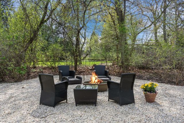 2269 Saint Johns Avenue, Highland Park, IL 60035