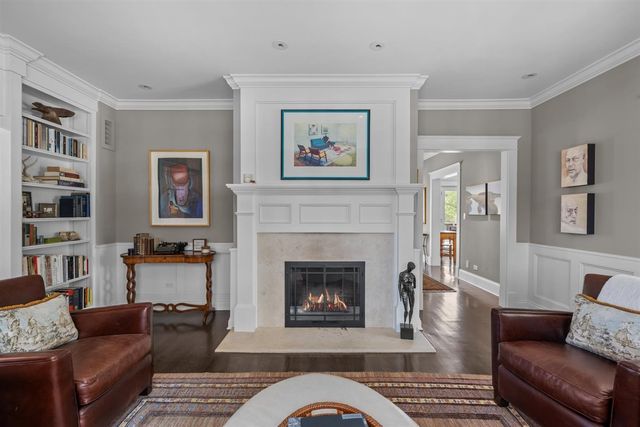 2269 Saint Johns Avenue, Highland Park, IL 60035
