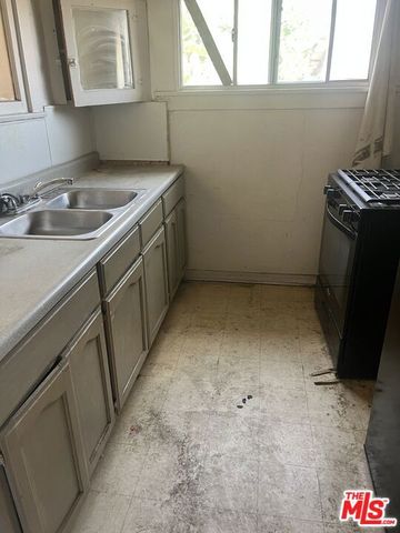 1346 W 61st Street, Los Angeles, CA 90044