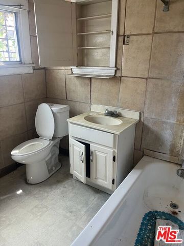 1346 W 61st Street, Los Angeles, CA 90044
