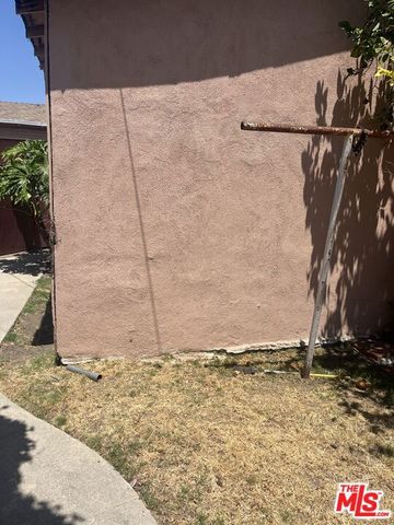 1346 W 61st Street, Los Angeles, CA 90044