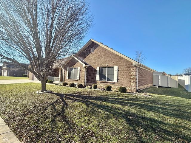 1992 Austin James Lane, Seymour, IN 47274