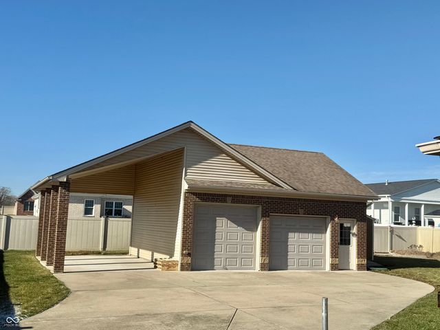 1992 Austin James Lane, Seymour, IN 47274