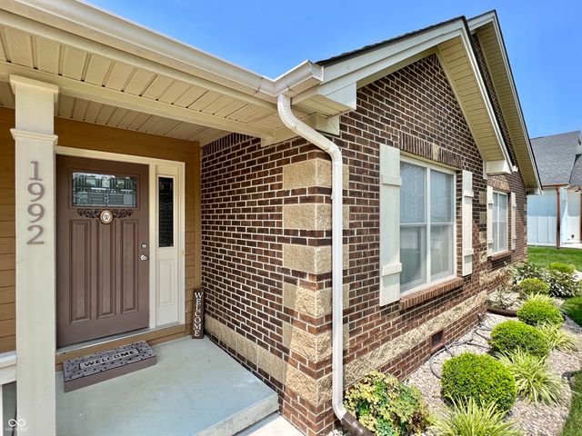 1992 Austin James Lane, Seymour, IN 47274