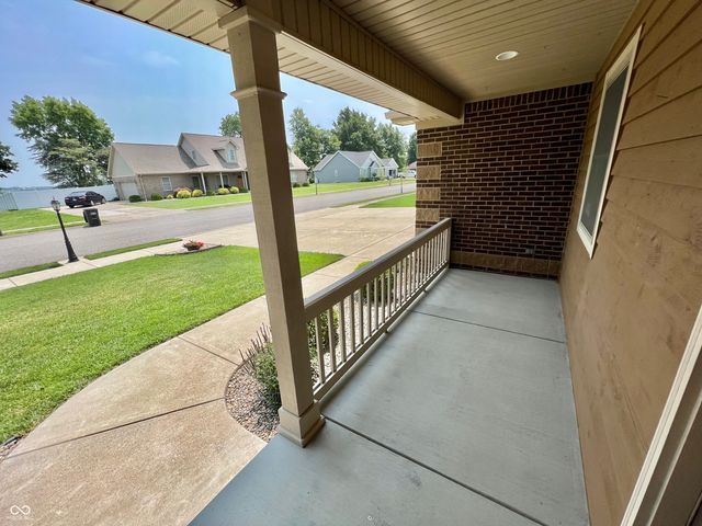 1992 Austin James Lane, Seymour, IN 47274