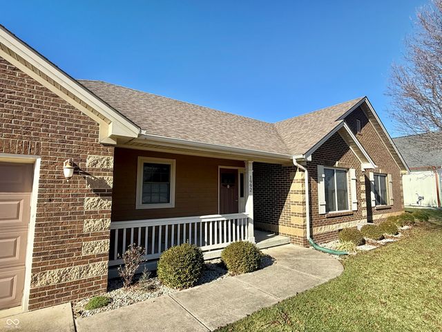 1992 Austin James Lane, Seymour, IN 47274