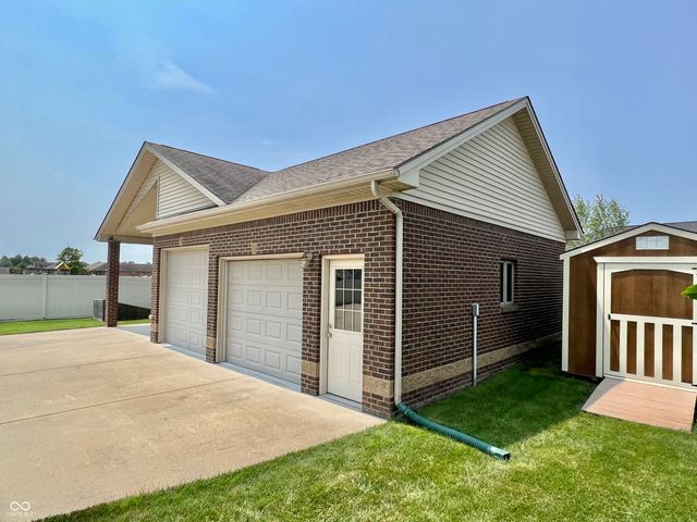 1992 Austin James Lane, Seymour, IN 47274