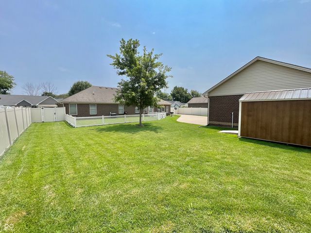 1992 Austin James Lane, Seymour, IN 47274