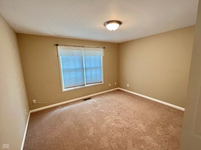1992 Austin James Lane, Seymour, IN 47274