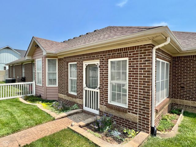 1992 Austin James Lane, Seymour, IN 47274