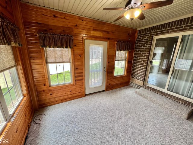 1992 Austin James Lane, Seymour, IN 47274