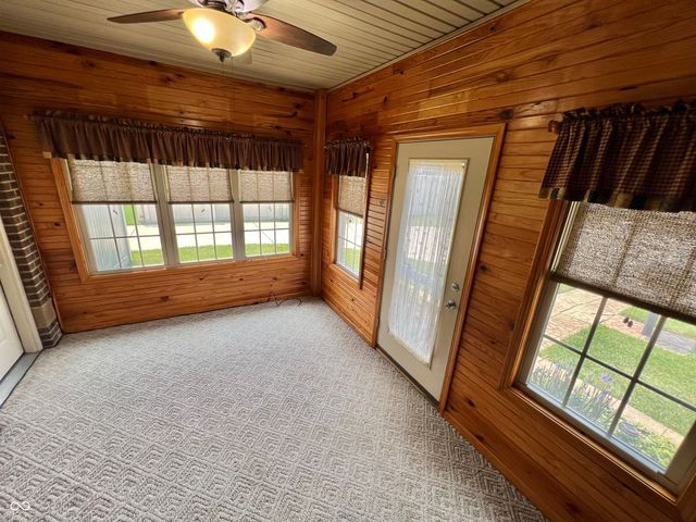 1992 Austin James Lane, Seymour, IN 47274