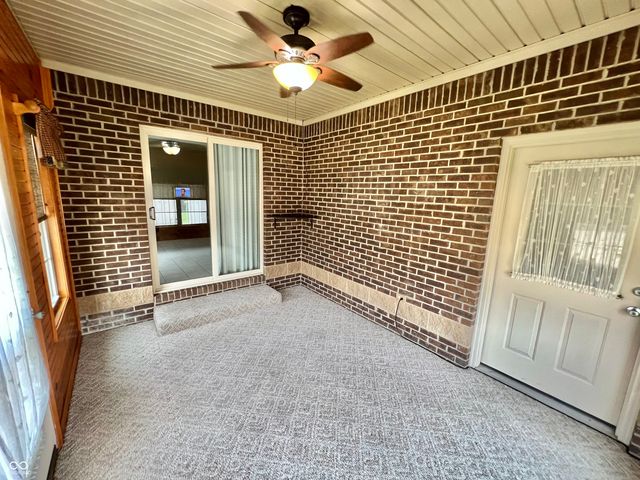 1992 Austin James Lane, Seymour, IN 47274