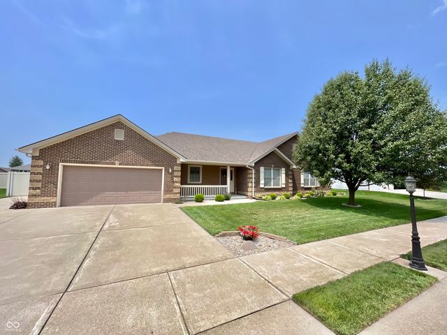 1992 Austin James Lane, Seymour, IN 47274