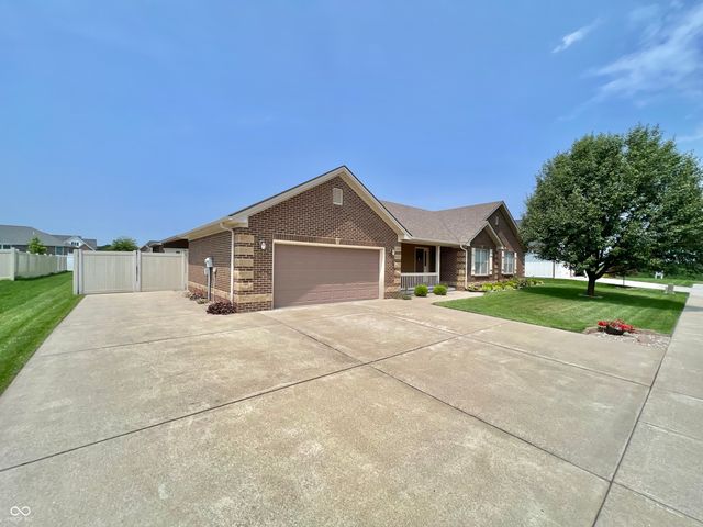 1992 Austin James Lane, Seymour, IN 47274