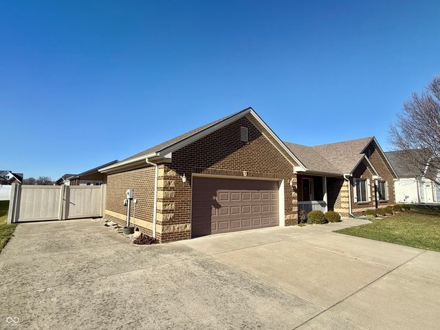 1992 Austin James Lane, Seymour, IN 47274