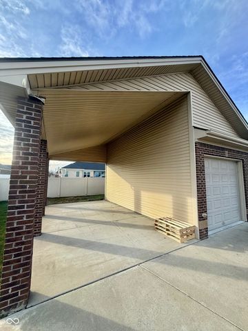 1992 Austin James Lane, Seymour, IN 47274