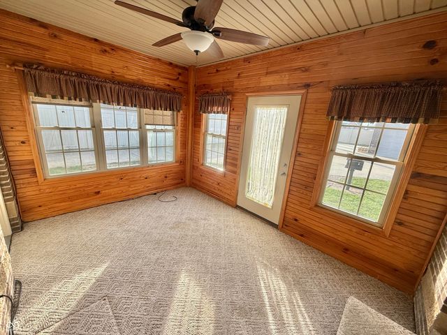 1992 Austin James Lane, Seymour, IN 47274