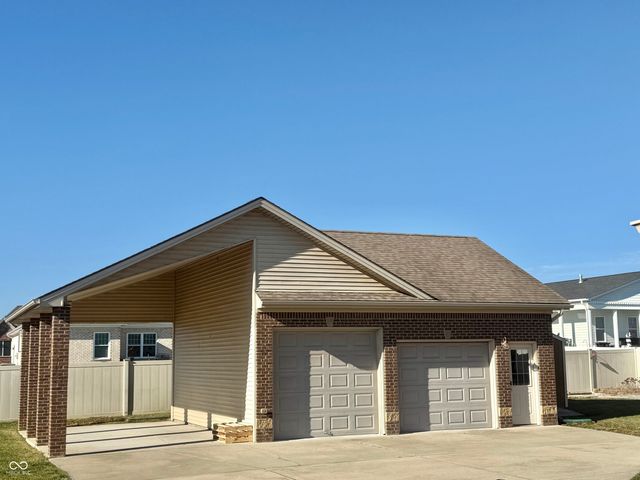 1992 Austin James Lane, Seymour, IN 47274
