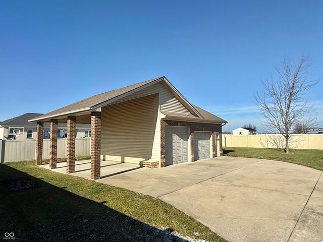 1992 Austin James Lane, Seymour, IN 47274