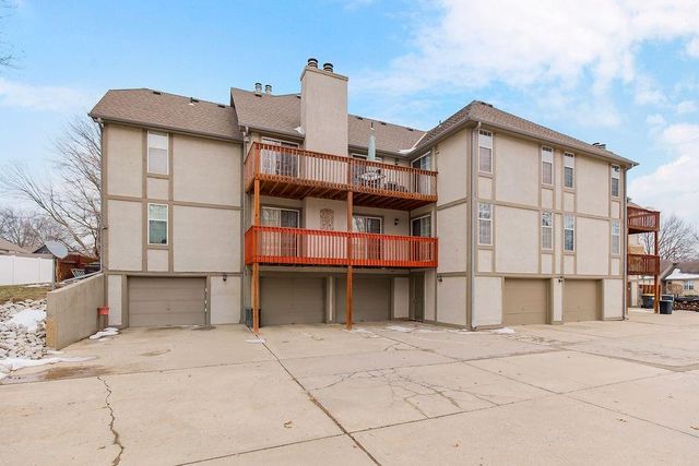 1305 NW Village Drive B, Blue Springs, MO 64015