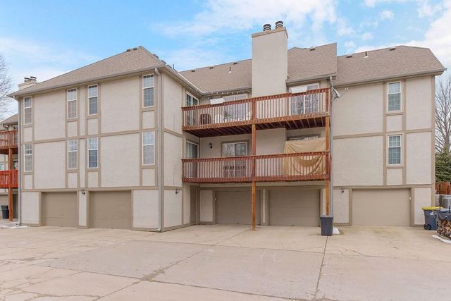 1305 NW Village Drive B, Blue Springs, MO 64015