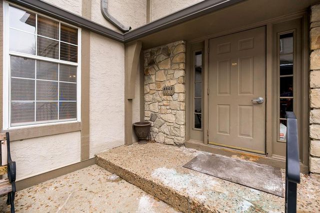 1305 NW Village Drive B, Blue Springs, MO 64015