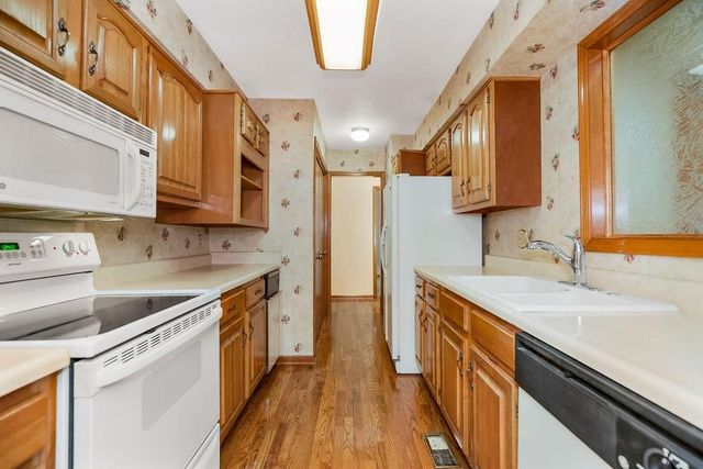 1305 NW Village Drive B, Blue Springs, MO 64015