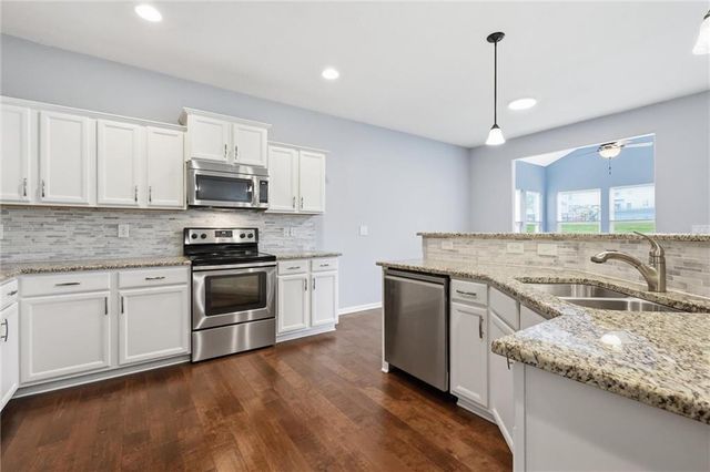 23706 W 88th Terrace, Lenexa, KS 66227