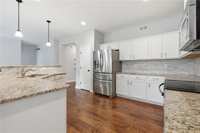 23706 W 88th Terrace, Lenexa, KS 66227