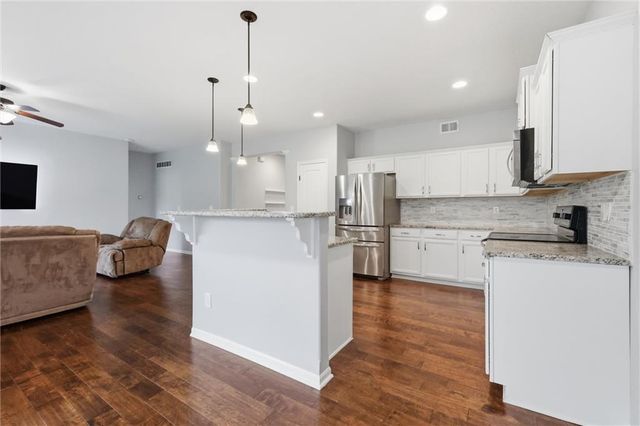 23706 W 88th Terrace, Lenexa, KS 66227