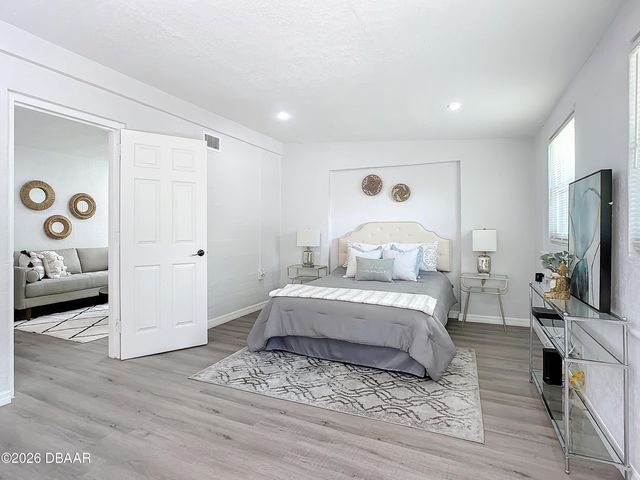 736 N Segrave Street, Daytona Beach, FL 32114