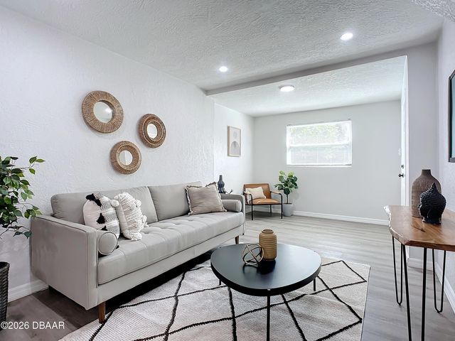 736 N Segrave Street, Daytona Beach, FL 32114