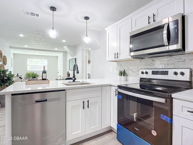 736 N Segrave Street, Daytona Beach, FL 32114