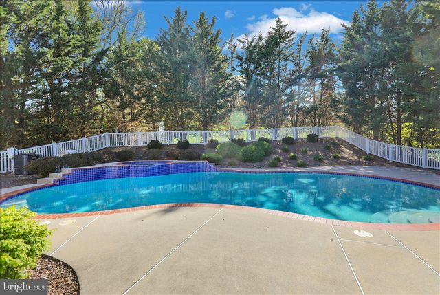 4189 HILL TERRACE DR, Sinking Spring, PA 19608