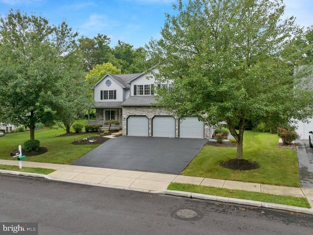 4189 HILL TERRACE DR, Sinking Spring, PA 19608