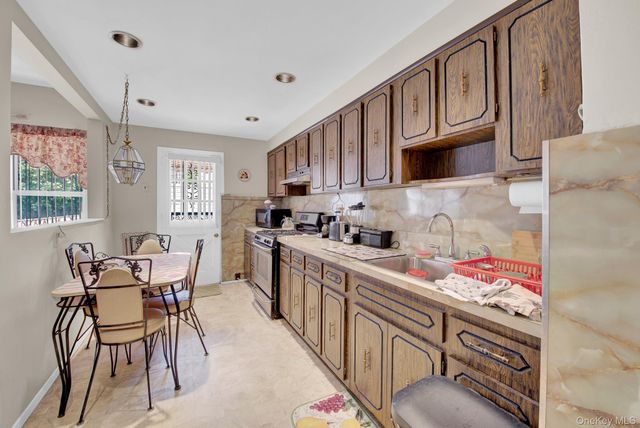 70-29 68 th Place, Glendale, NY 11385
