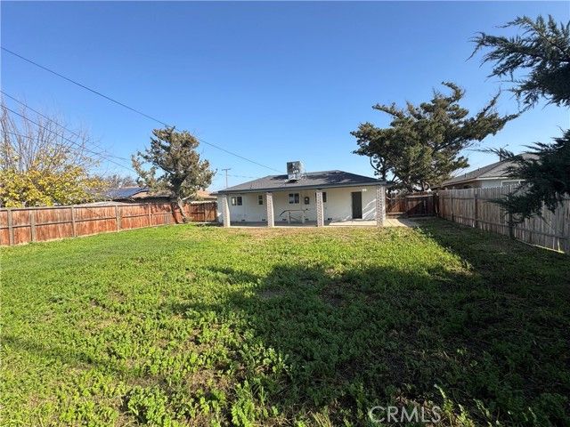 2002 N Woodridge, Hanford, CA 93230