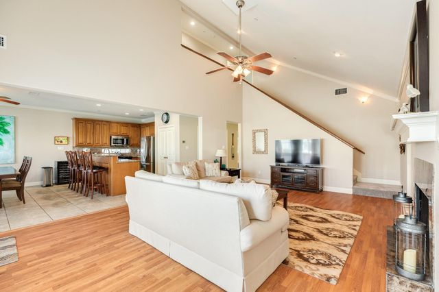 325 Admiral Circle, Tiki Island, TX 77554