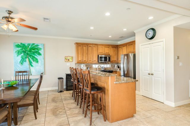 325 Admiral Circle, Tiki Island, TX 77554
